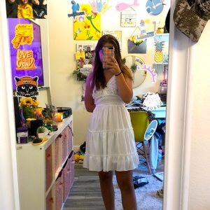 White loose dress